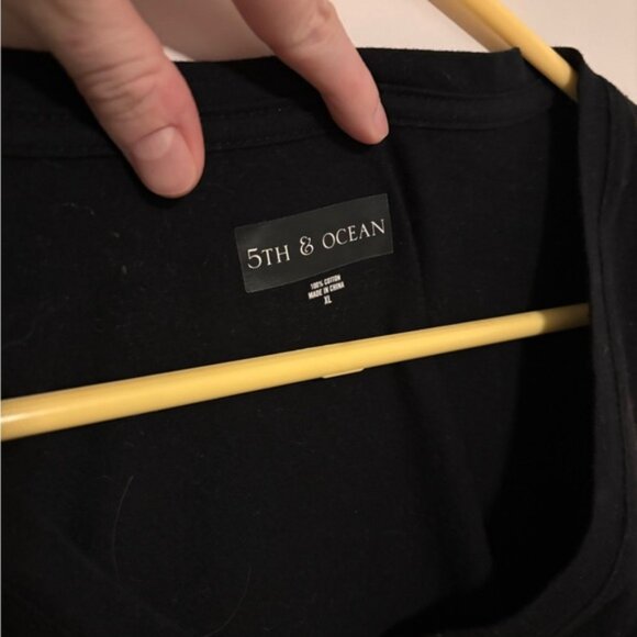 5th & Ocean Black Yellow Iowa Hawkeyes Shirt - Picture 3 of 4